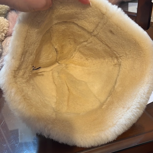 Ugg Shearling Bucket Hat - Picture 2 of 3